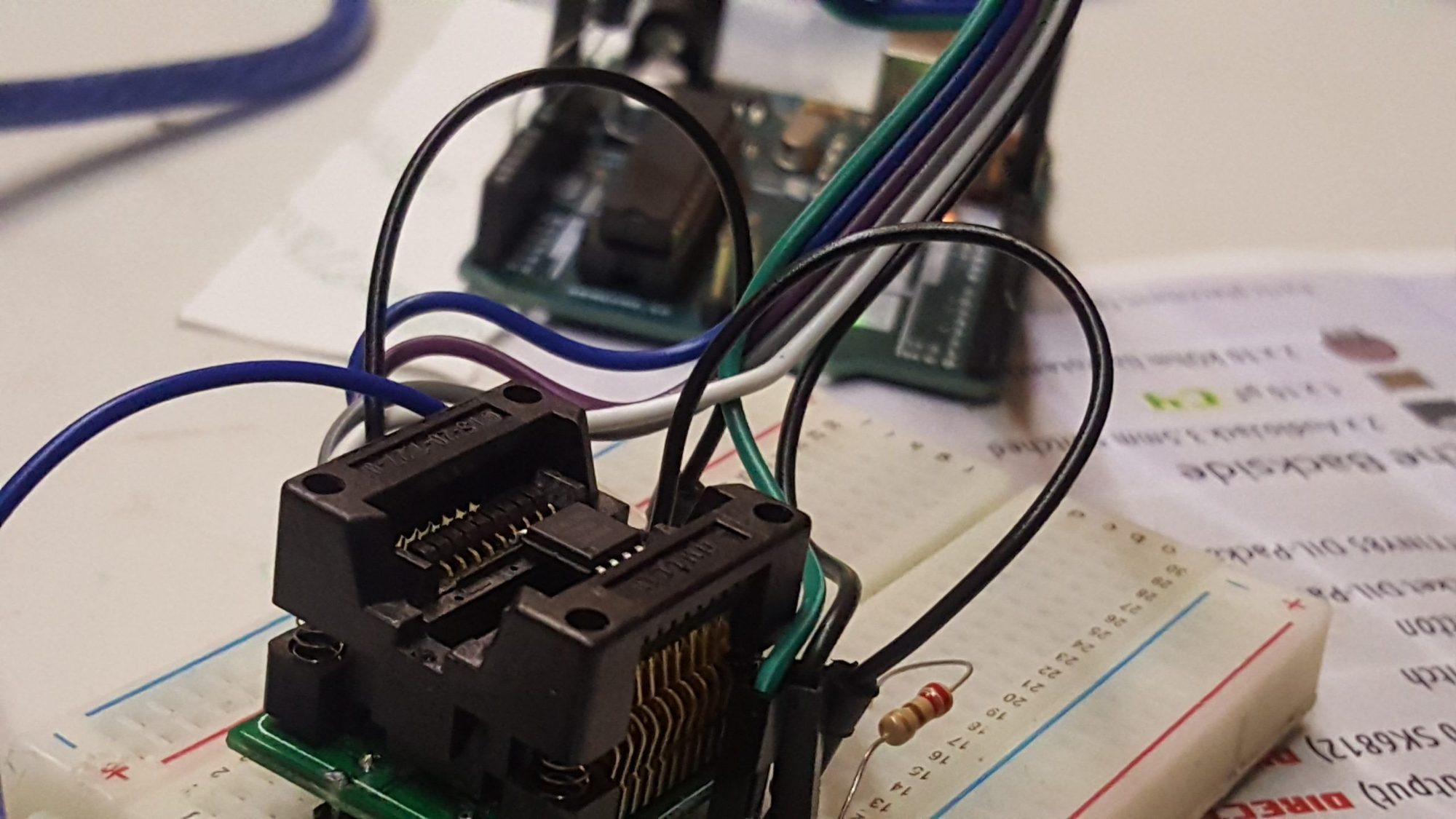 SOIC chip clip wired into a breadboard circuit